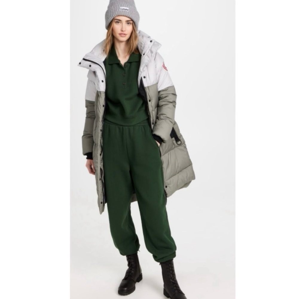 ❌ SOLD ❌ NWT CANADA GOOSE Women’s Byward Parka M, two tone in Light Grey & Sage!